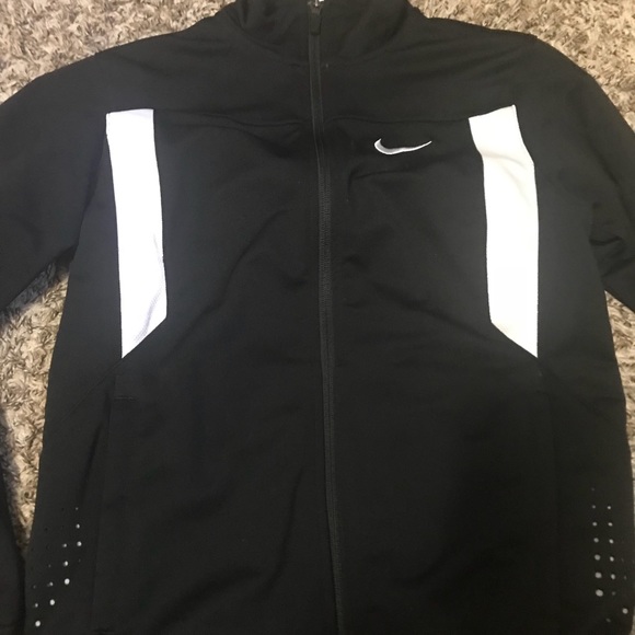 Dry fit Nike jacket kids size large TRADED - Picture 2 of 5